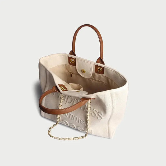 Vue intérieure du sac cabas beige HautTote, montrant les finitions, poche intérieure et fermeture aimantée.
